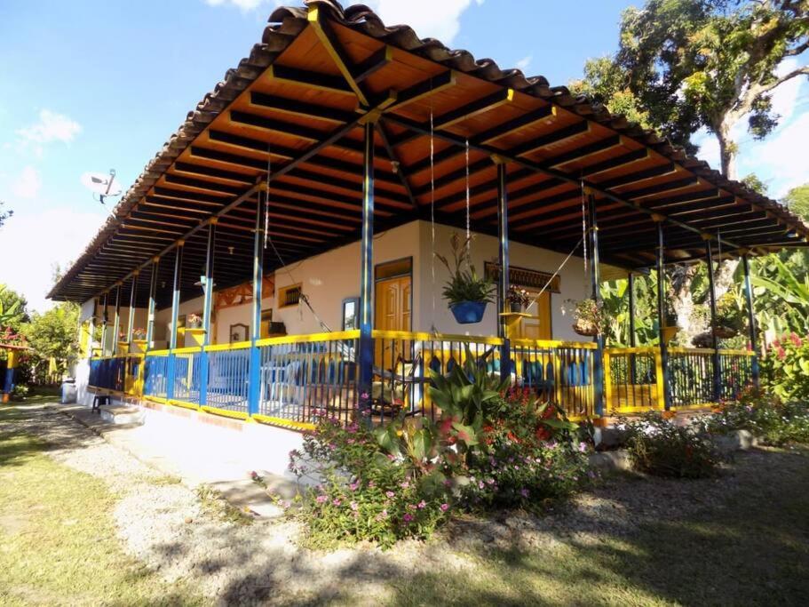 Casa Finca Villa Luz A 800 Mts Del Parque Del Cafe Montenegro Kültér fotó